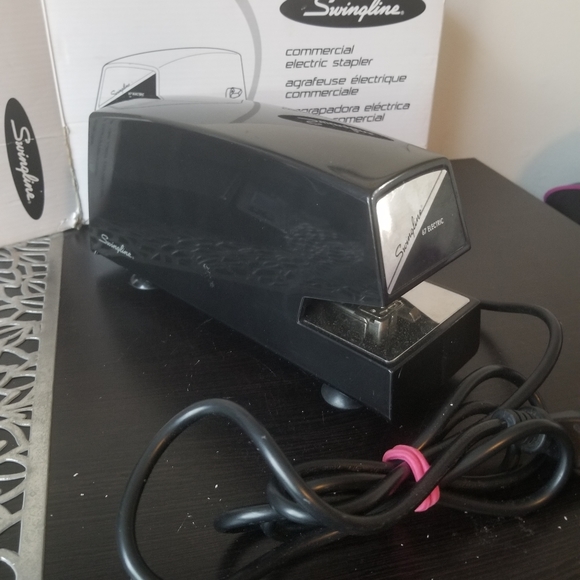 Swingline Model 67 Heavy Duty Commercial Electric Desktop Stapler. - Picture 6 of 7
